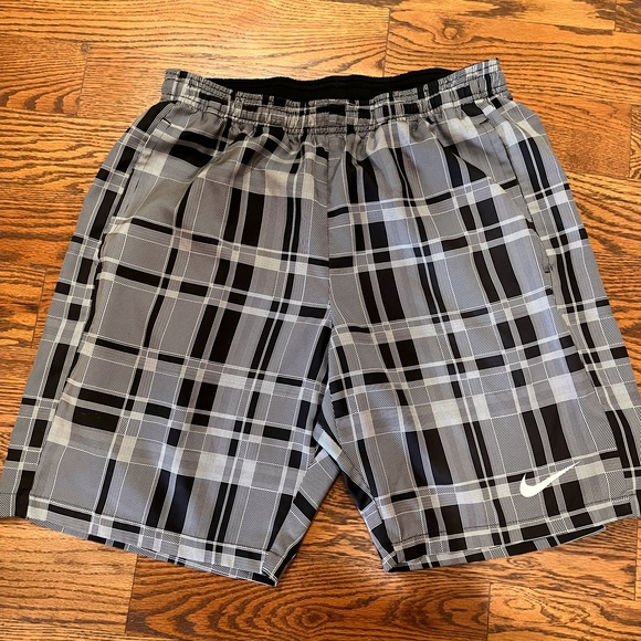 Nike Men's Athletic Plaid Shorts - Black and Gray - Picture 1 of 1